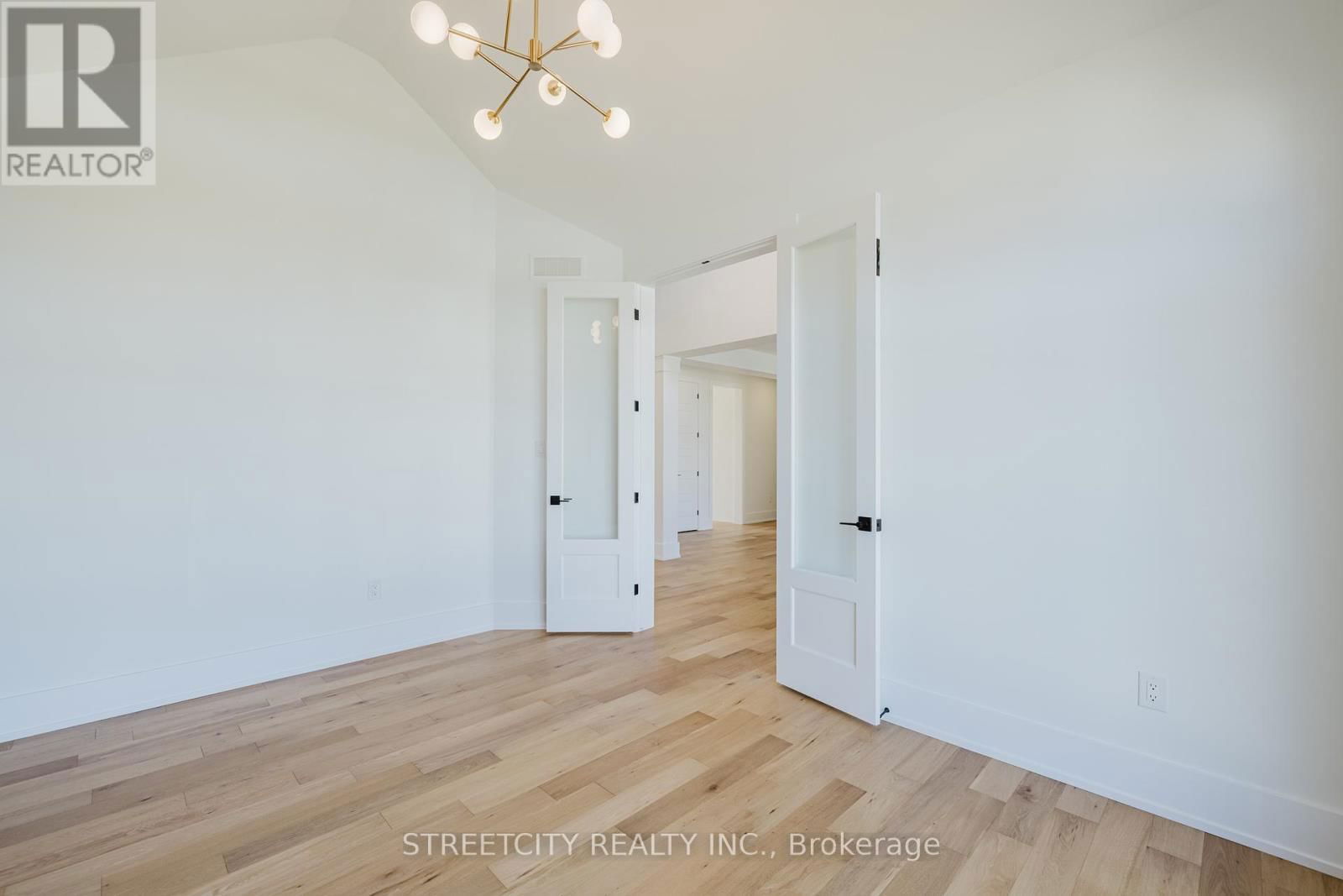 877 EAGLETRACE DRIVE WEST Image 11