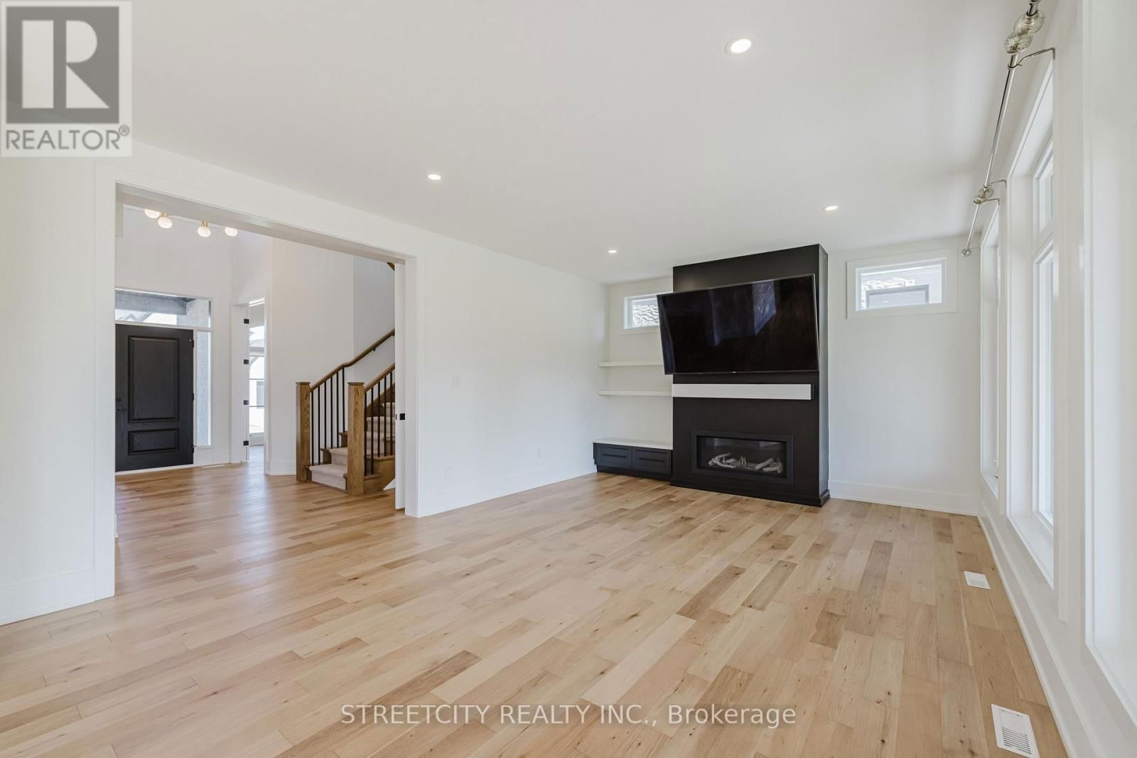 877 EAGLETRACE DRIVE WEST Image 13