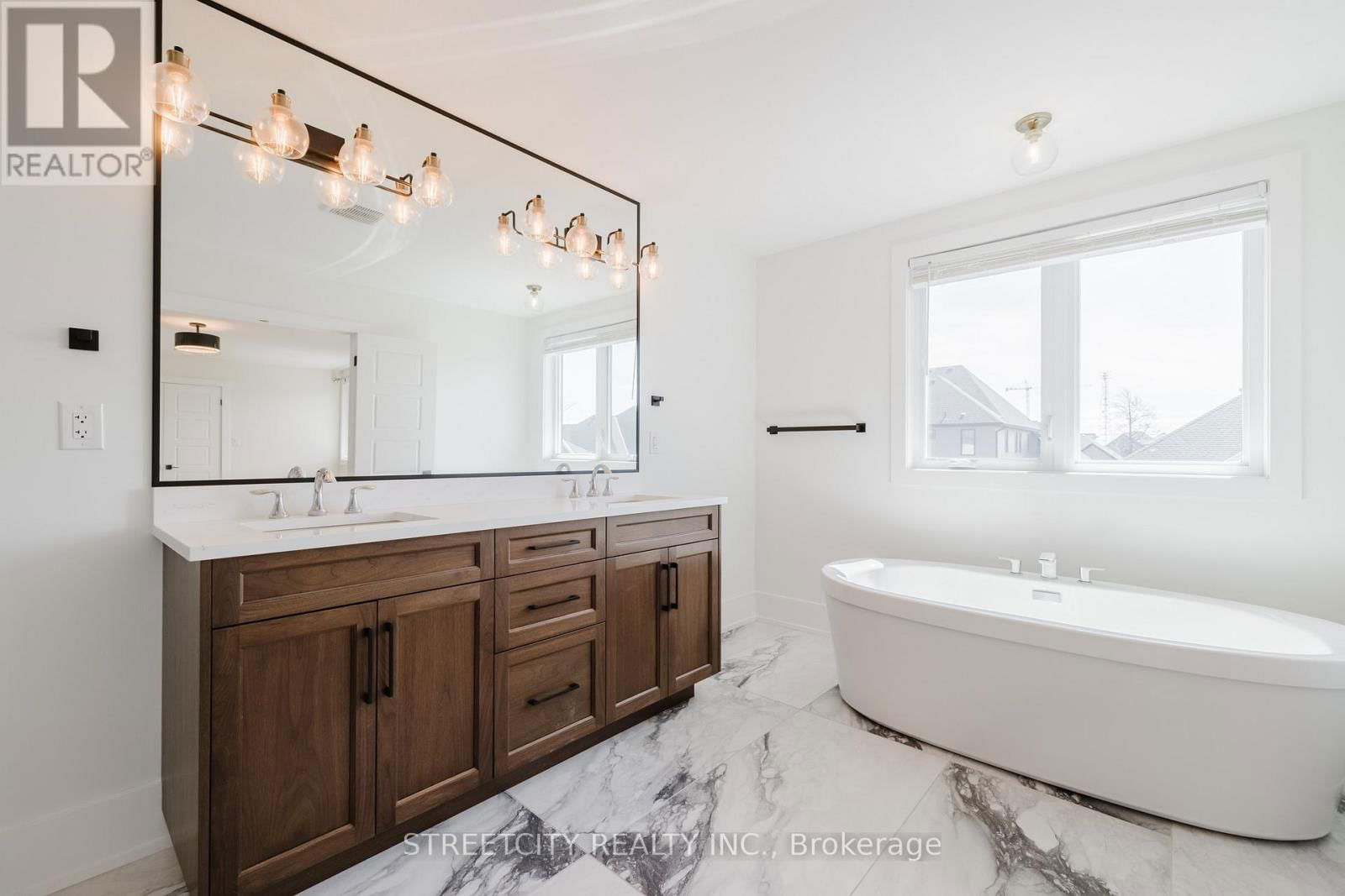877 EAGLETRACE DRIVE WEST Image 30