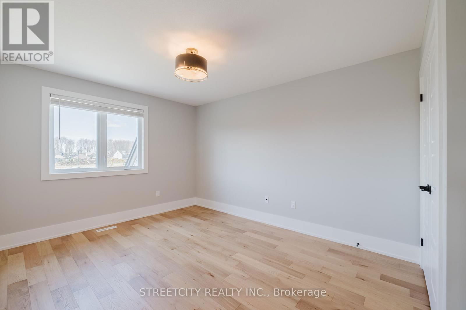 877 EAGLETRACE DRIVE WEST Image 31
