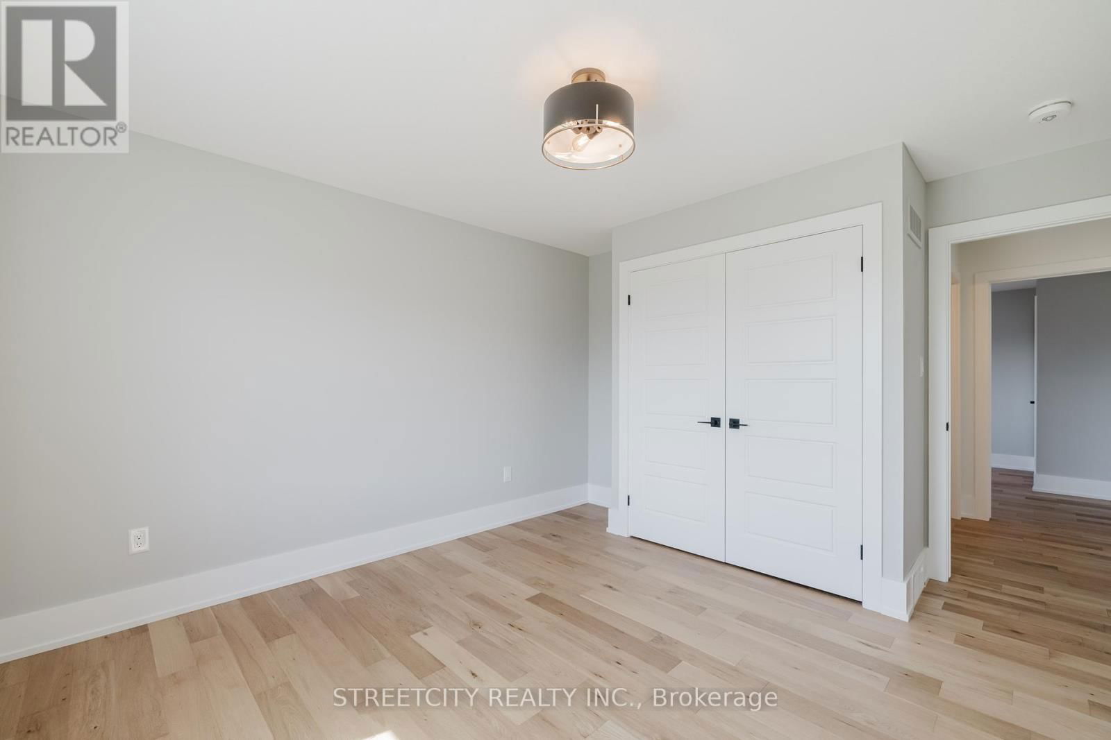 877 EAGLETRACE DRIVE WEST Image 33