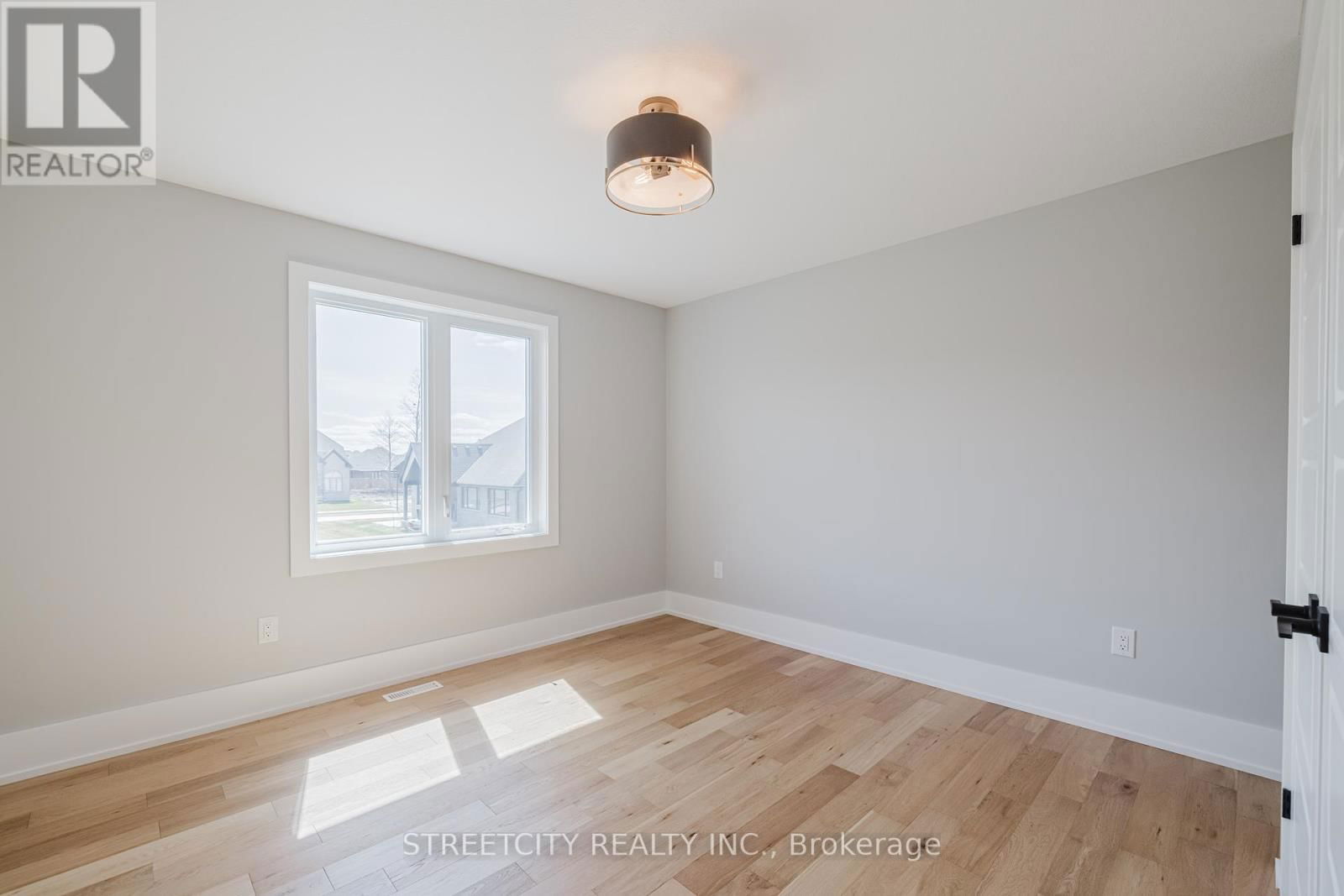 877 EAGLETRACE DRIVE WEST Image 34