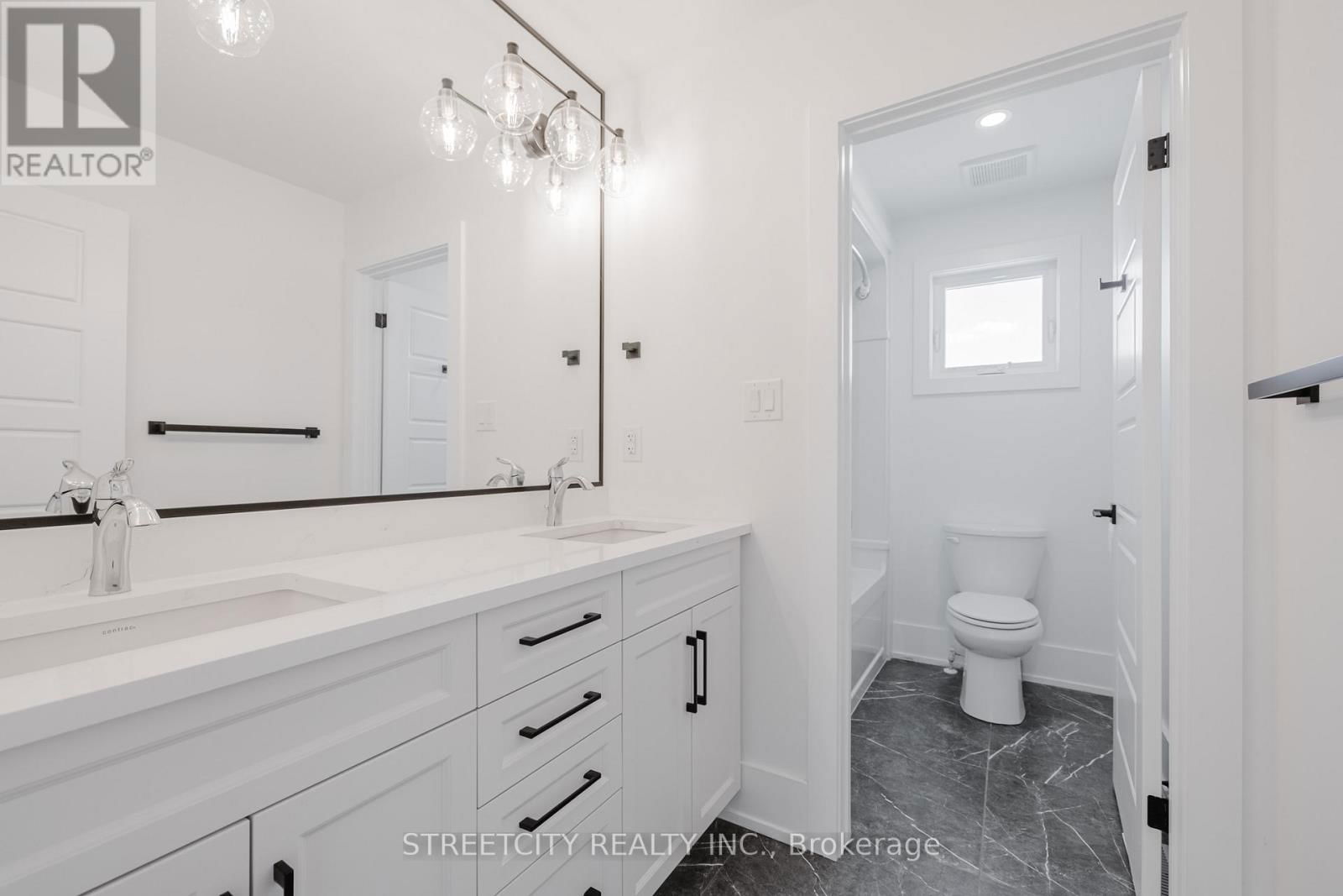 877 EAGLETRACE DRIVE WEST Image 37
