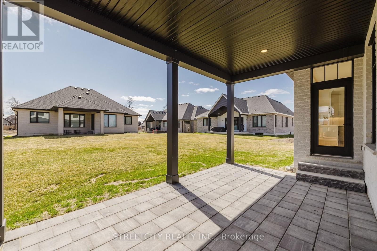 877 EAGLETRACE DRIVE WEST Image 44