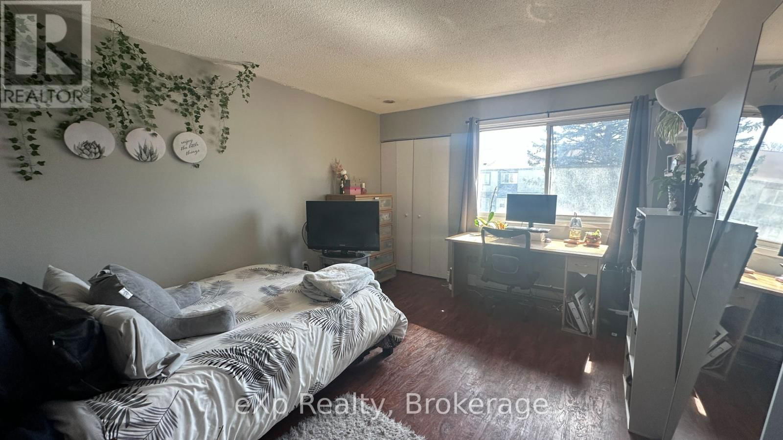 380 SCOTTSDALE DRIVE Image 10