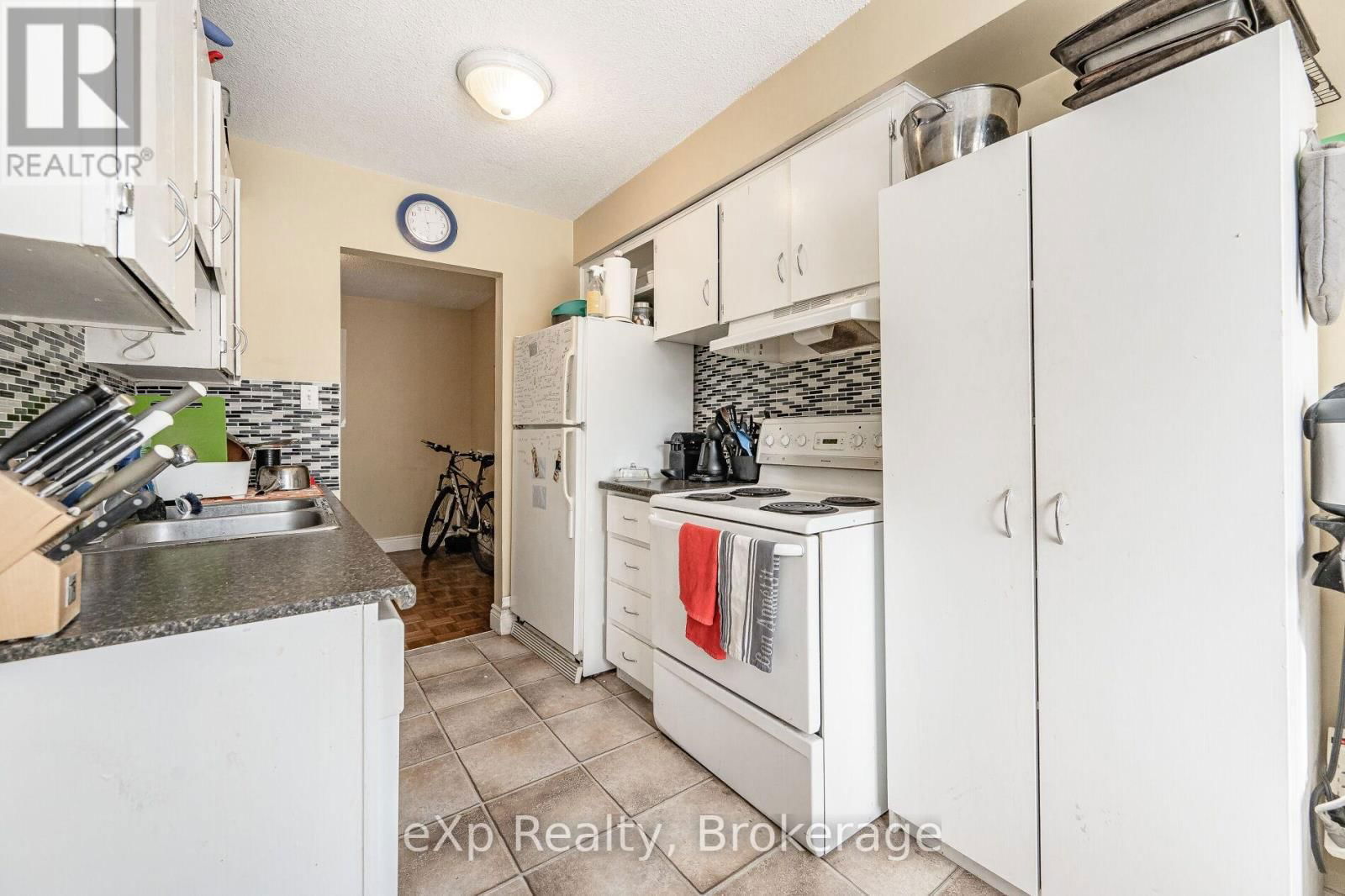 380 SCOTTSDALE DRIVE Image 14