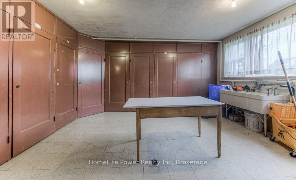15 FLORAL CRESCENT Image 16