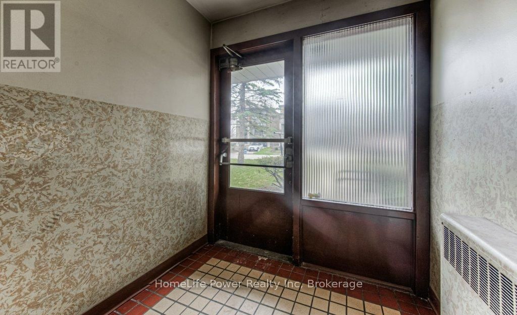 15 FLORAL CRESCENT Image 22