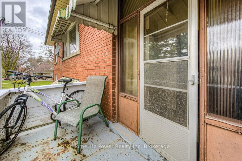 15 FLORAL CRESCENT Image 25
