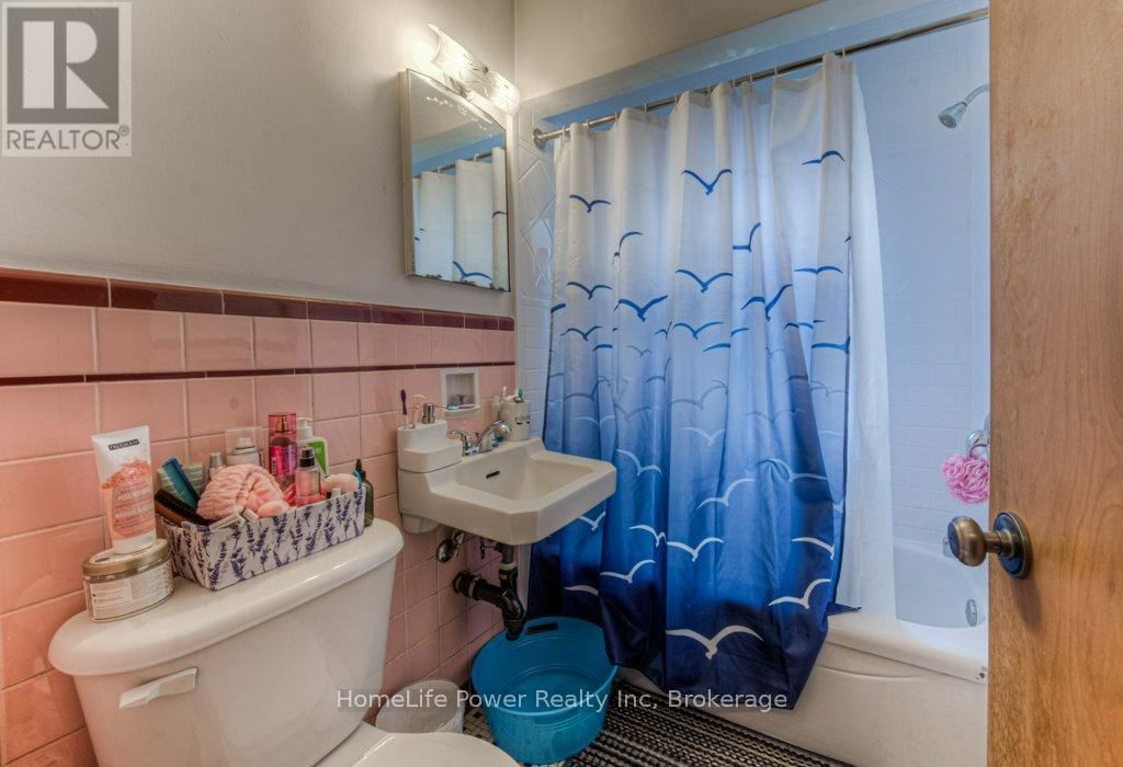15 FLORAL CRESCENT Image 31