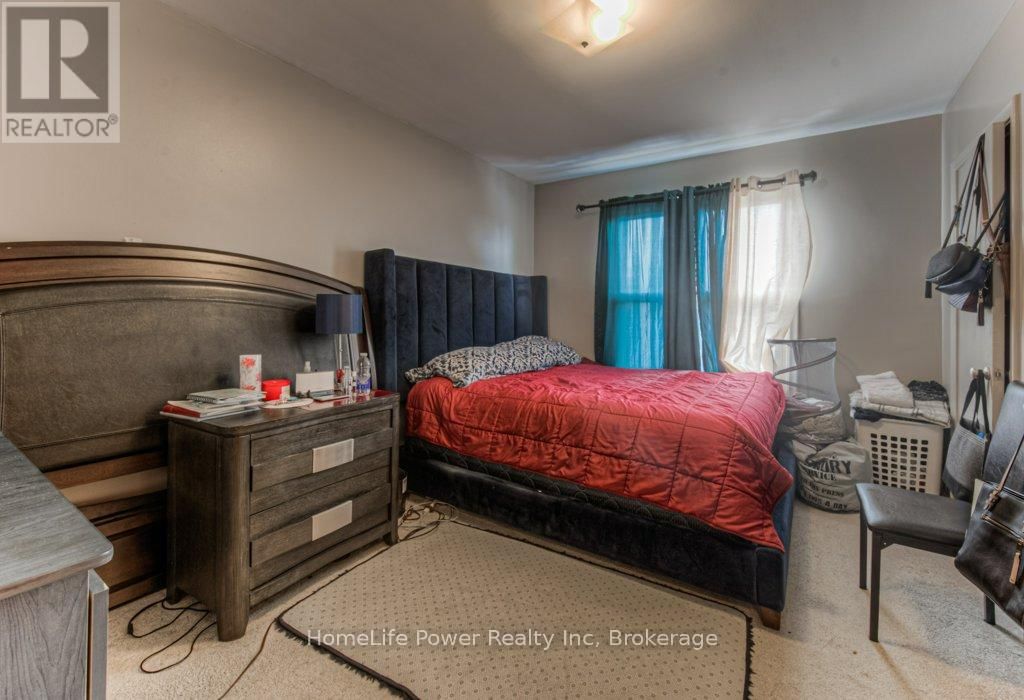 15 FLORAL CRESCENT Image 32