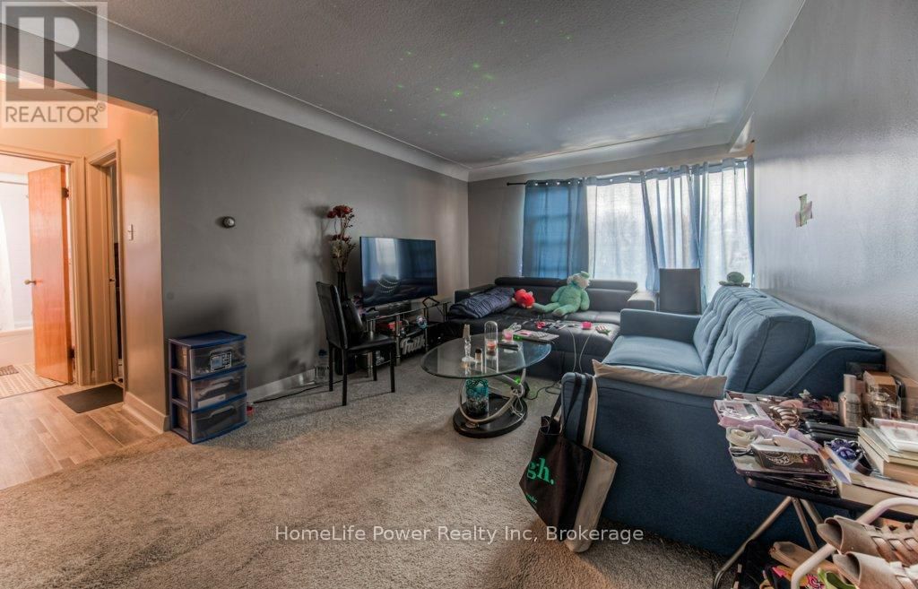 15 FLORAL CRESCENT Image 34