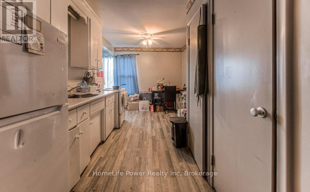 15 FLORAL CRESCENT Image 36