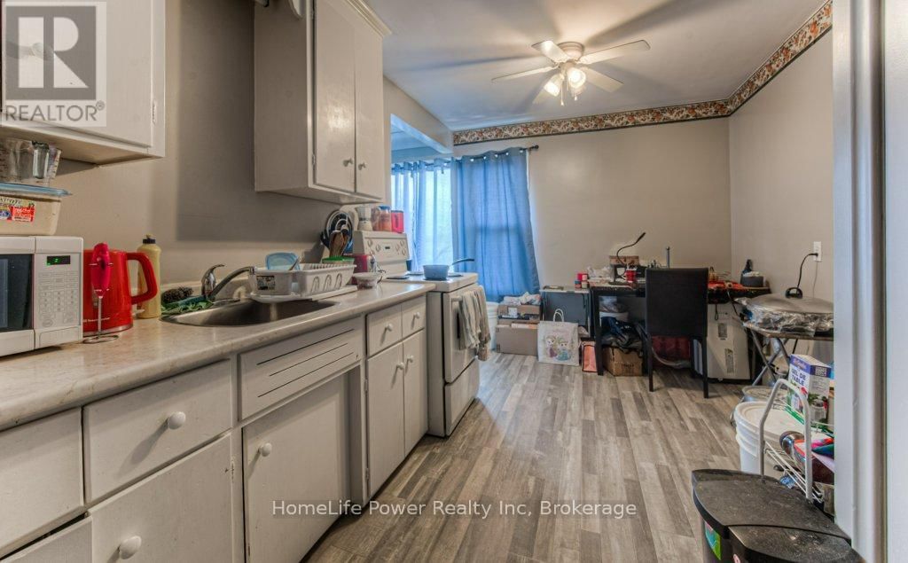 15 FLORAL CRESCENT Image 37