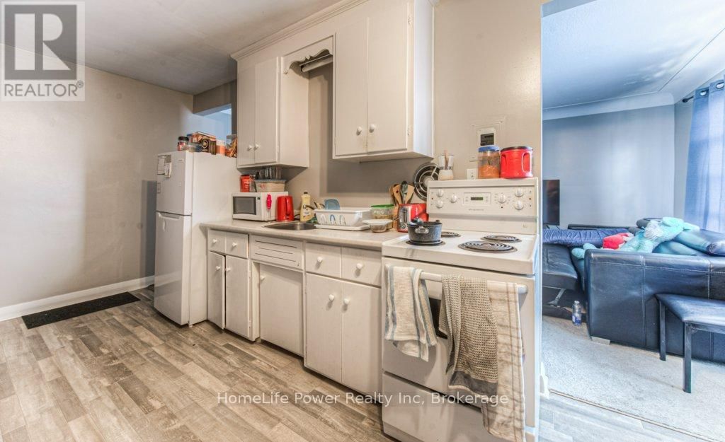 15 FLORAL CRESCENT Image 38