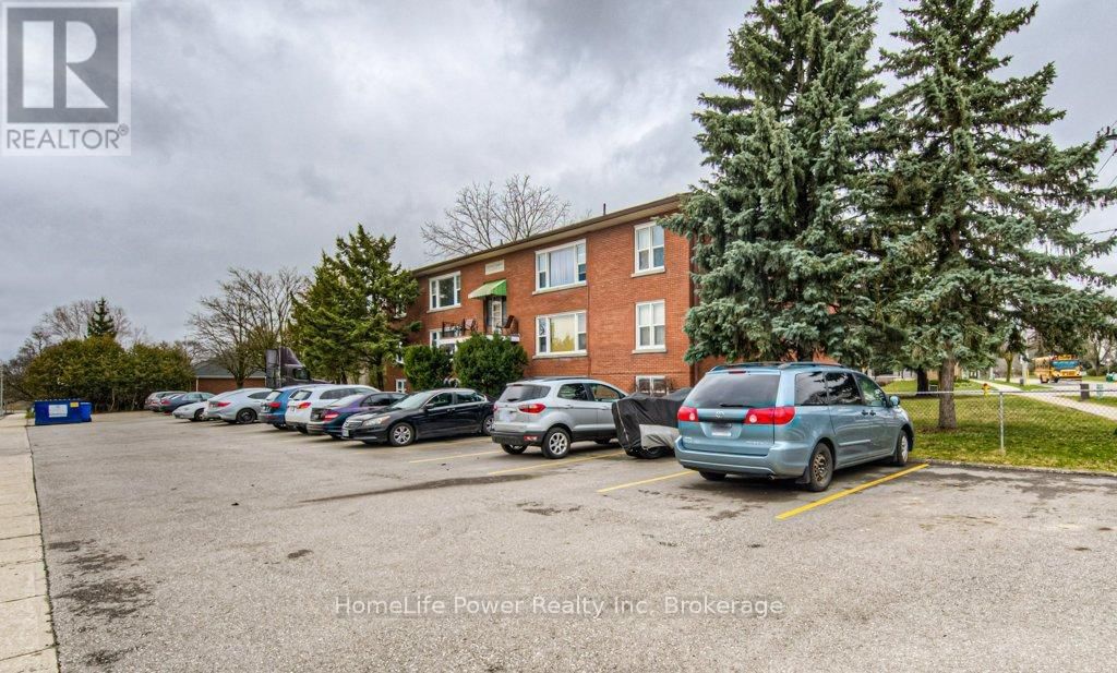 15 FLORAL CRESCENT Image 9