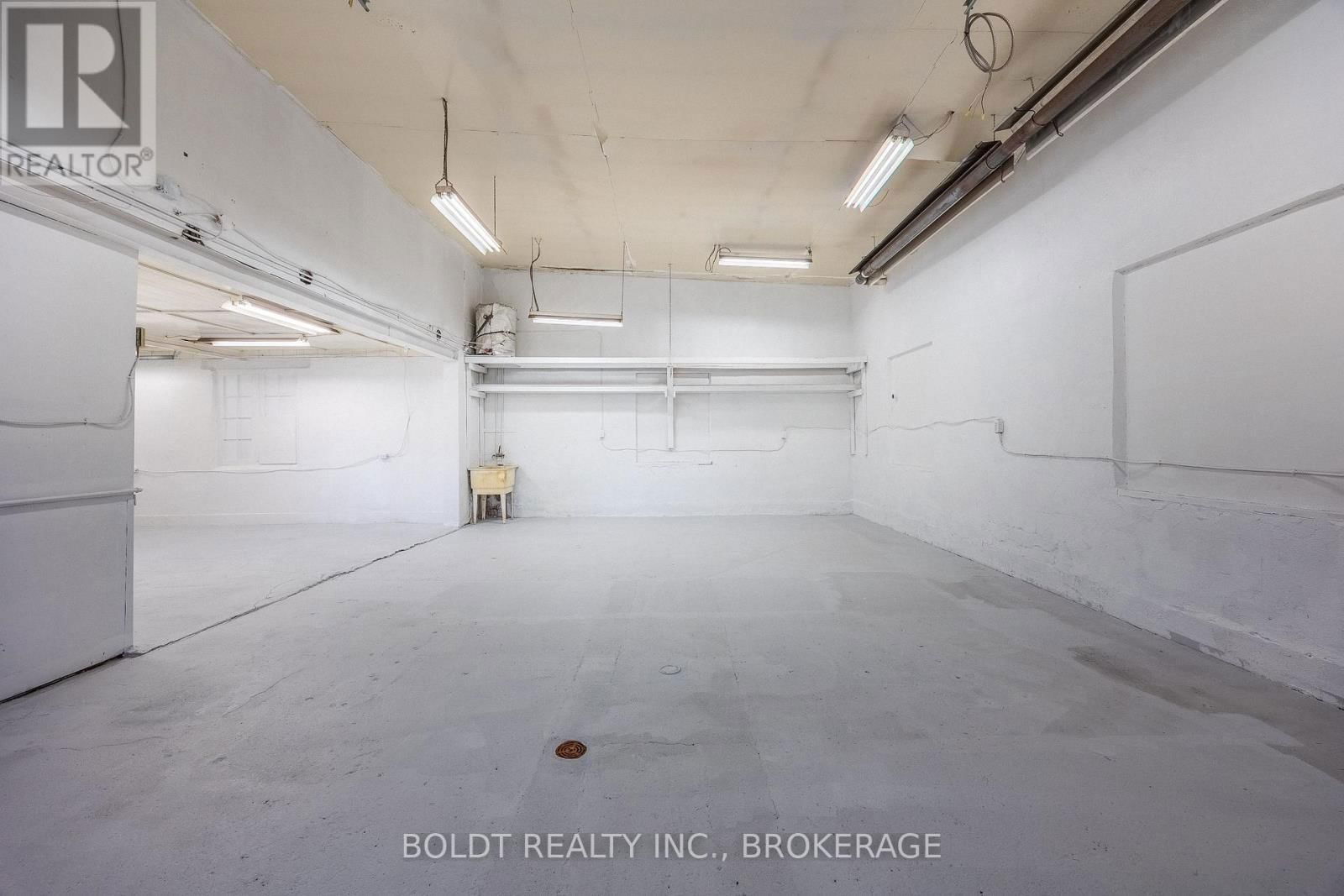 137 NIAGARA STREET Image 10