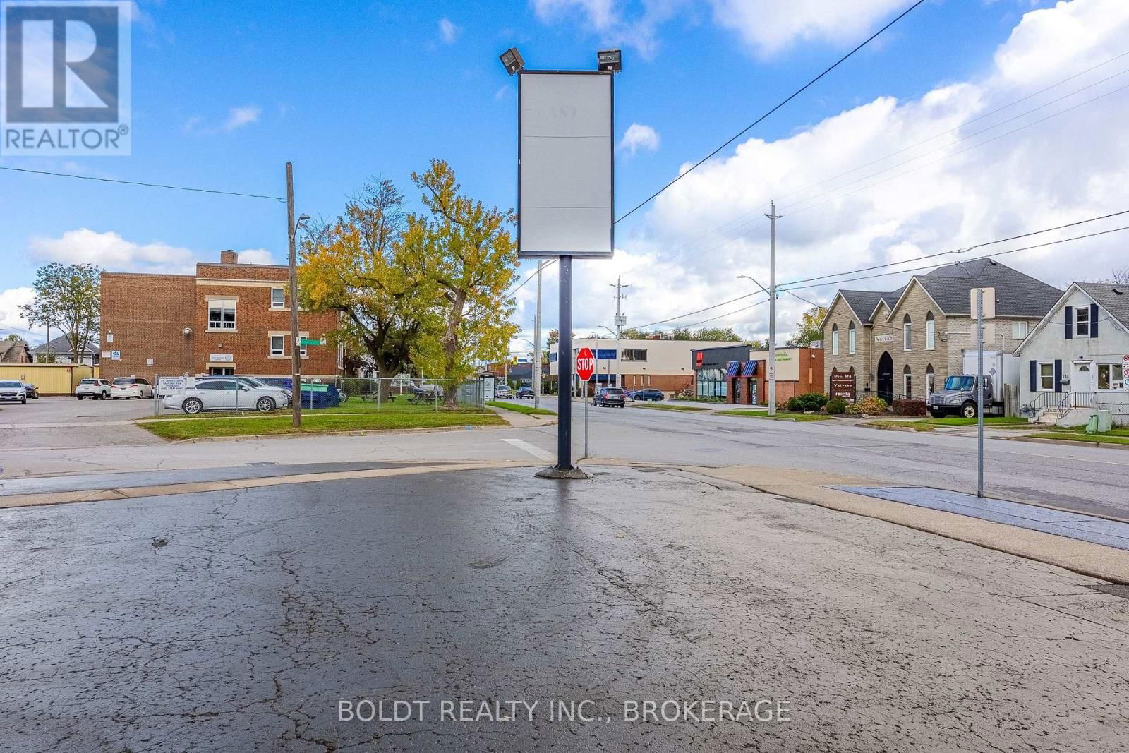 137 NIAGARA STREET Image 13