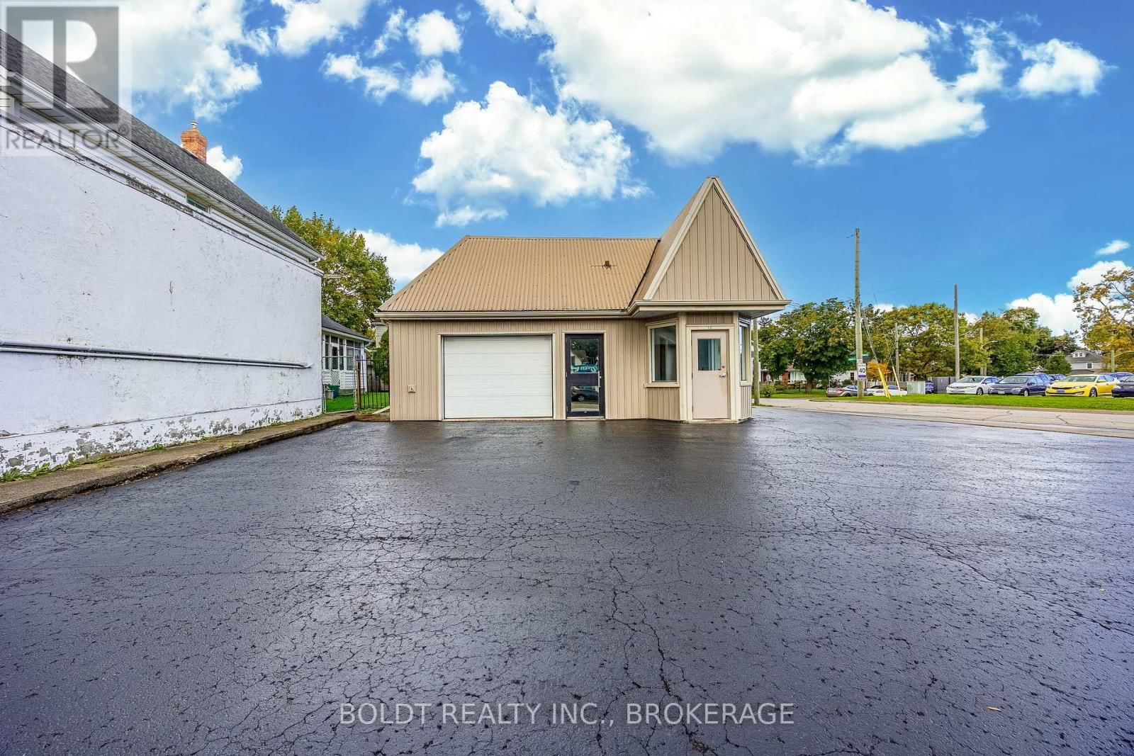 137 NIAGARA STREET Image 2