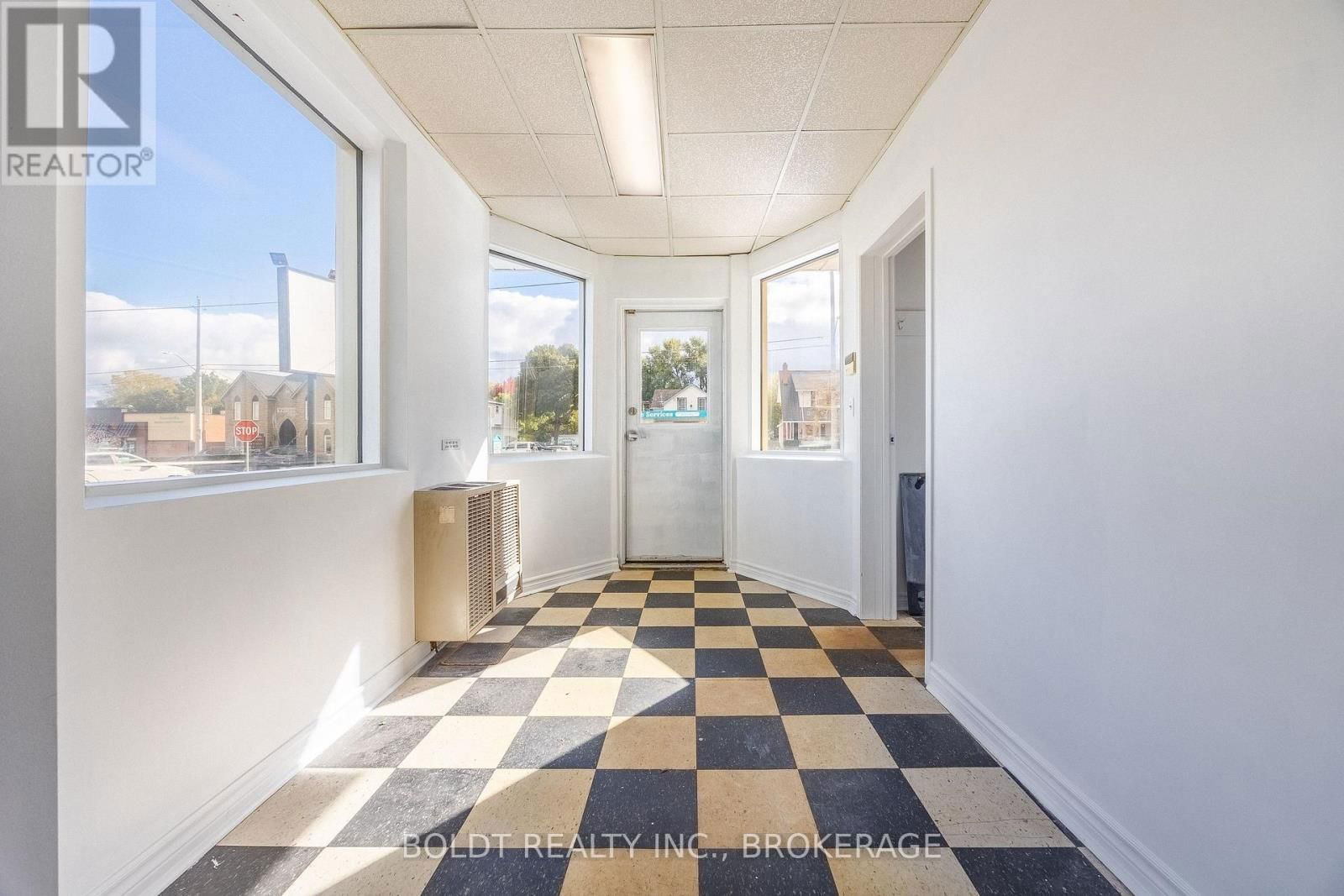 137 NIAGARA STREET Image 7