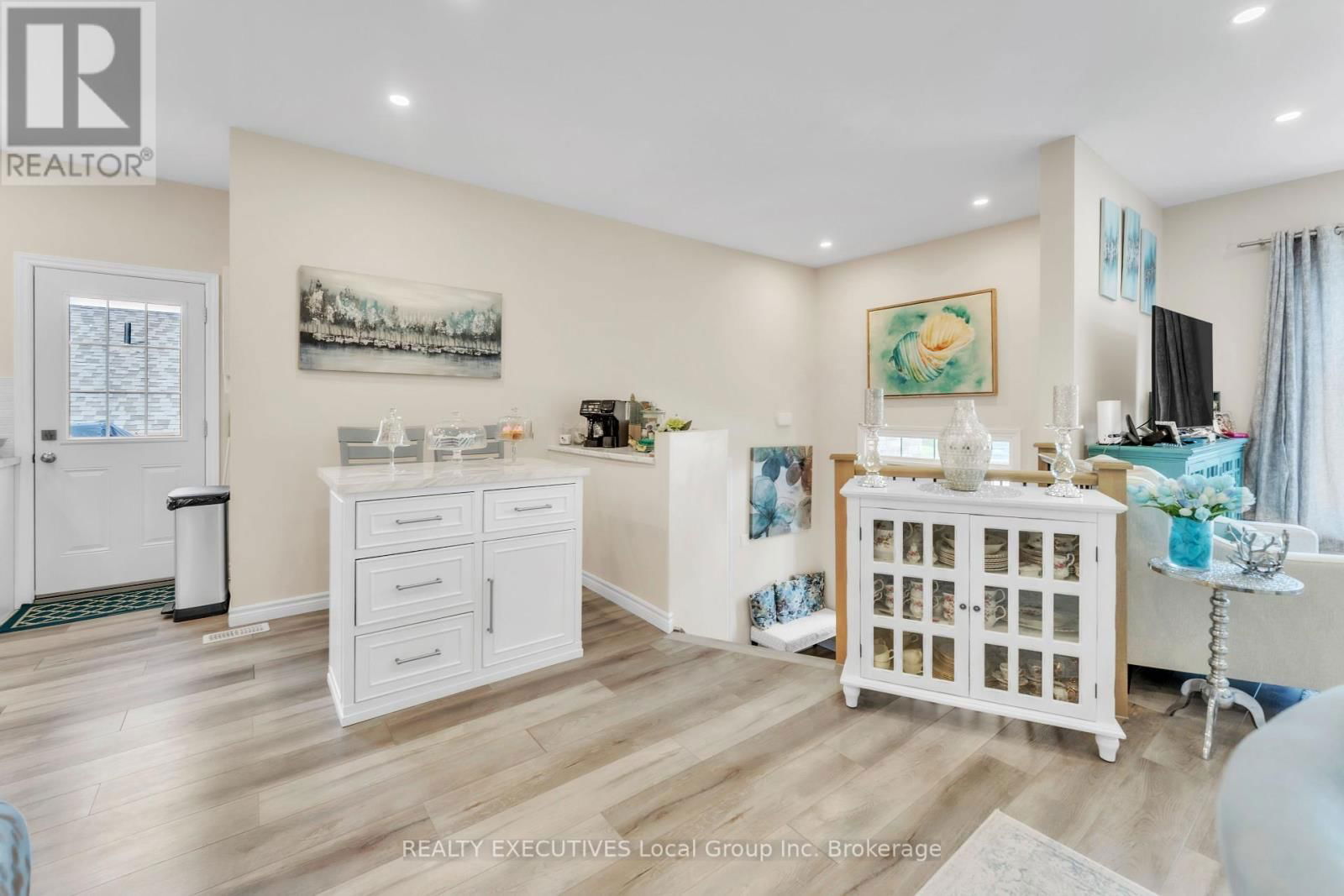 325 THELMA AVENUE Image 13