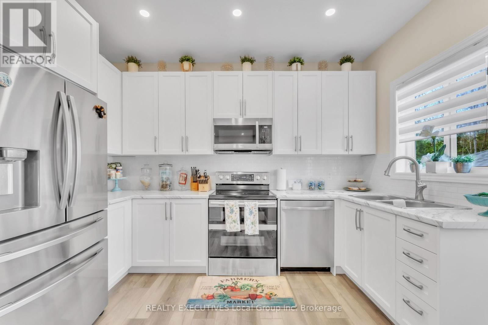 325 THELMA AVENUE Image 6