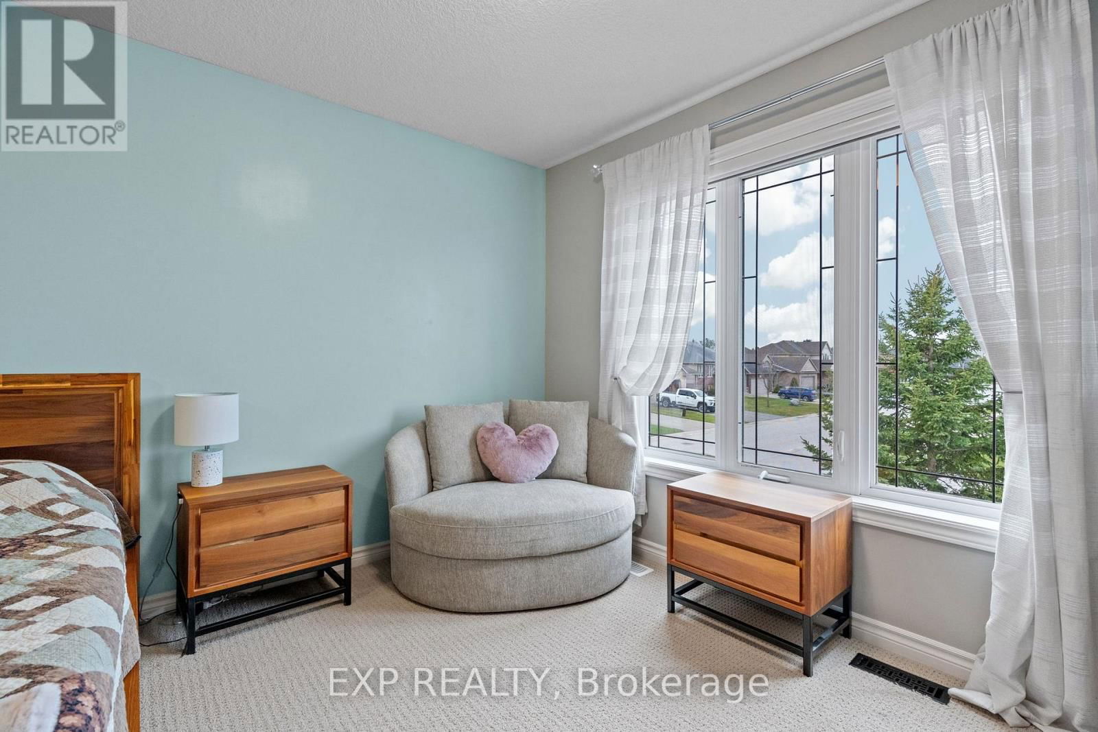 100 RADCLIFFE CRESCENT Image 22