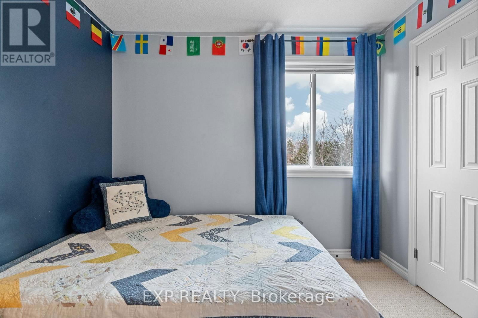 100 RADCLIFFE CRESCENT Image 31