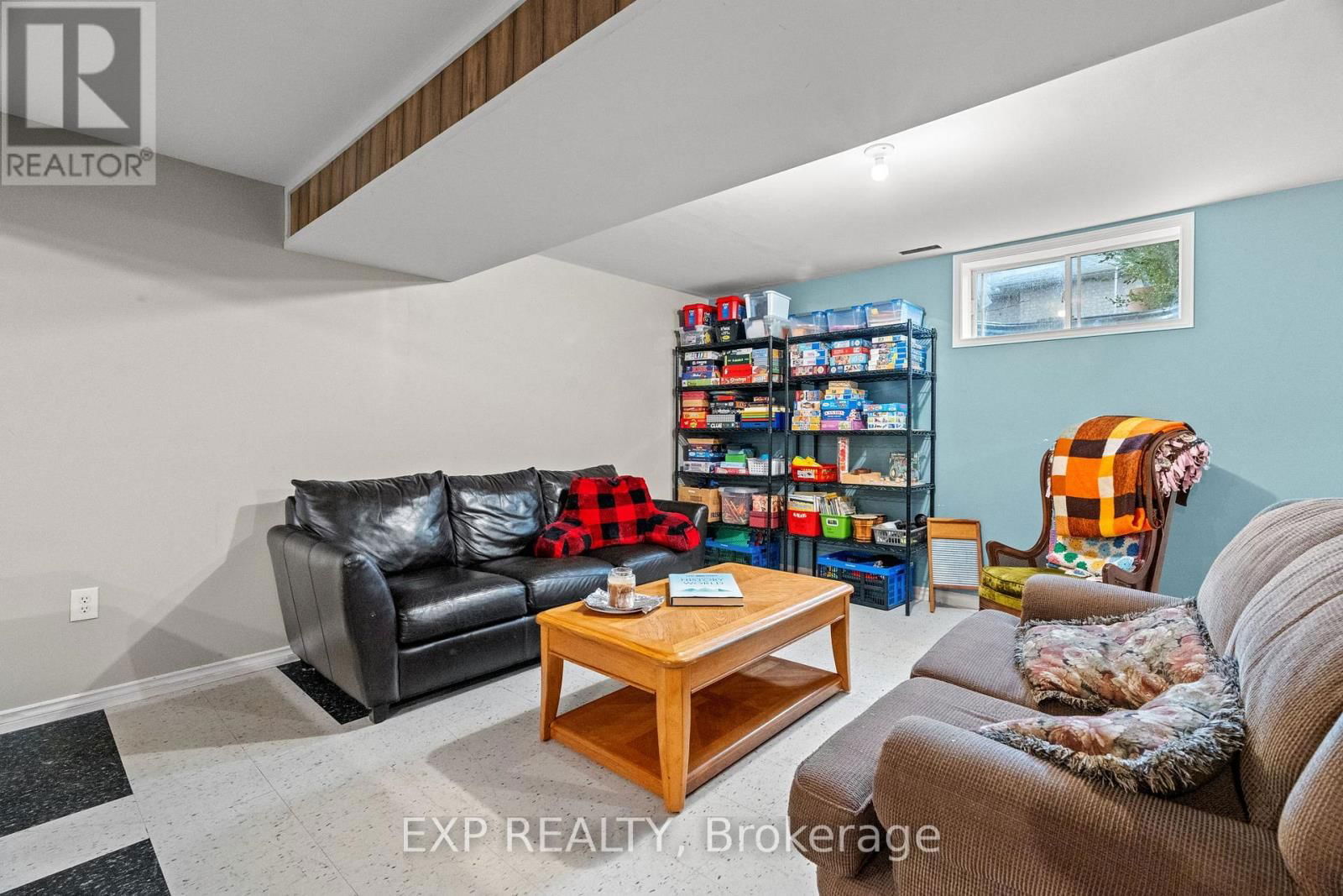 100 RADCLIFFE CRESCENT Image 36