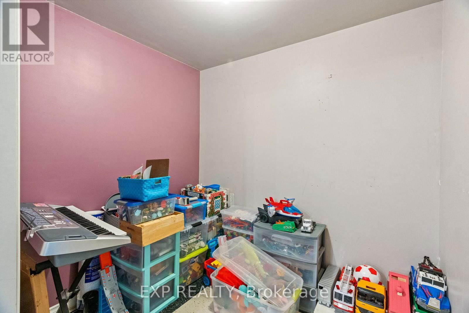 100 RADCLIFFE CRESCENT Image 40