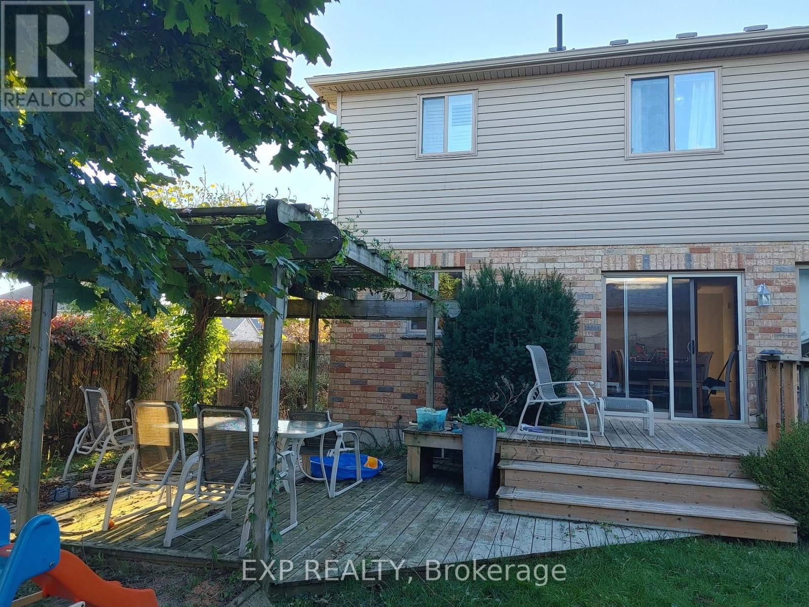 100 RADCLIFFE CRESCENT Image 44