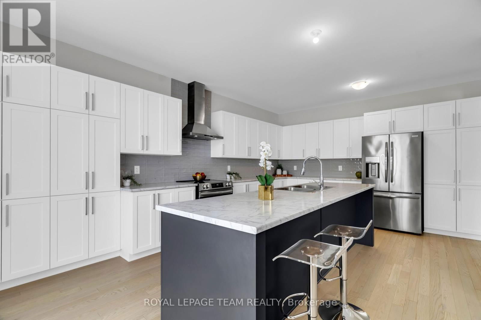 304 CLOYNE CRESCENT Image 13