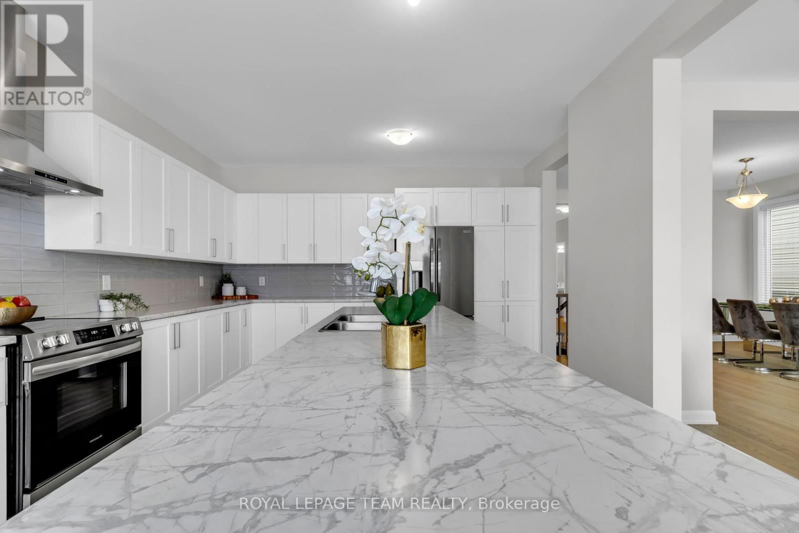 304 CLOYNE CRESCENT Image 16