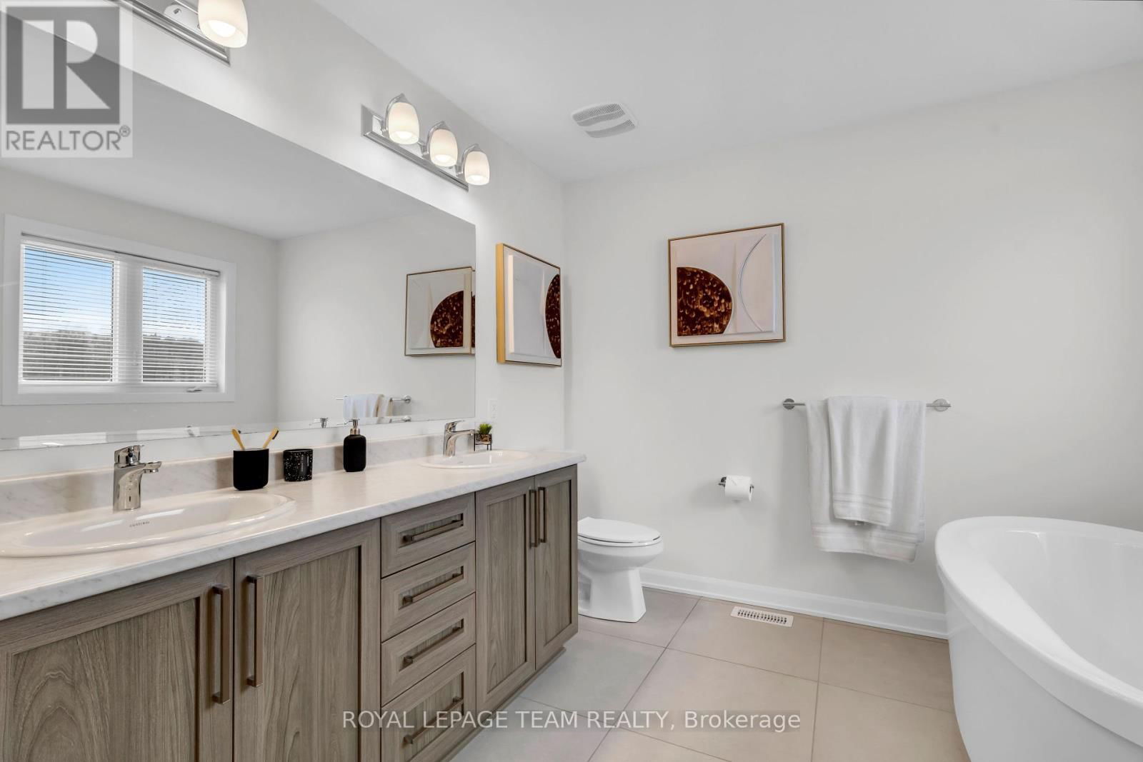 304 CLOYNE CRESCENT Image 26