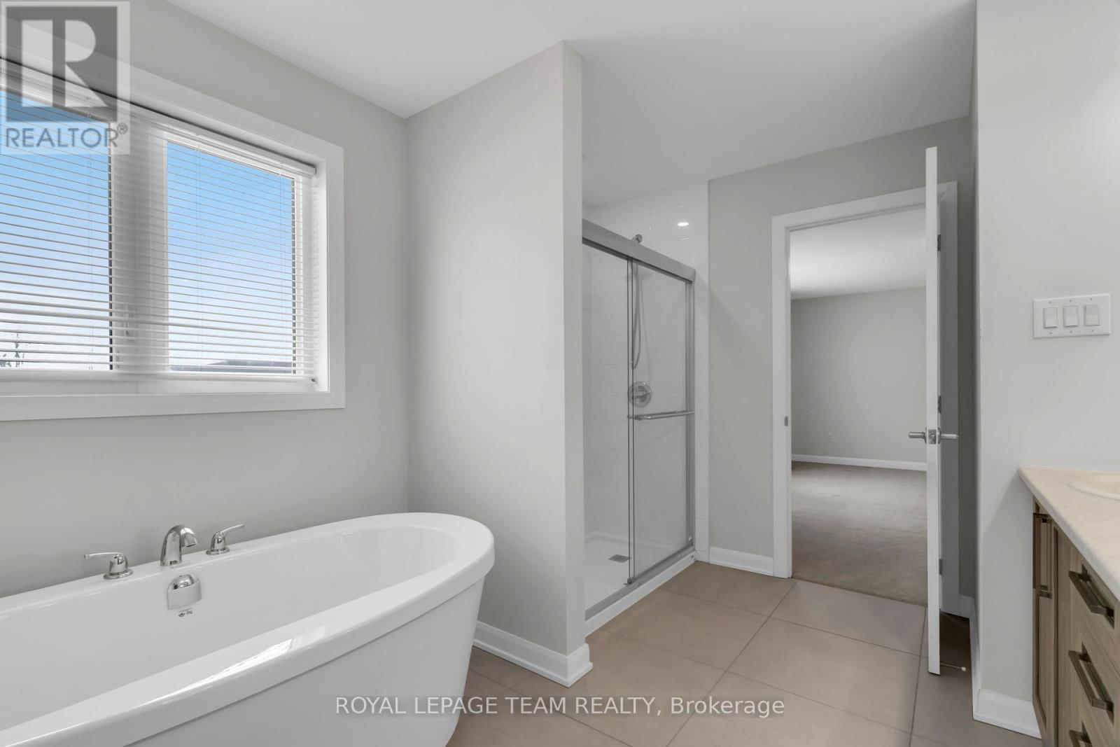 304 CLOYNE CRESCENT Image 27