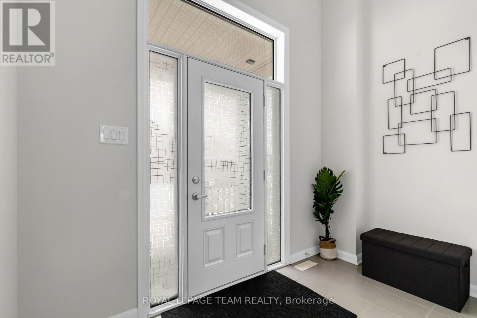 304 CLOYNE CRESCENT Image 3