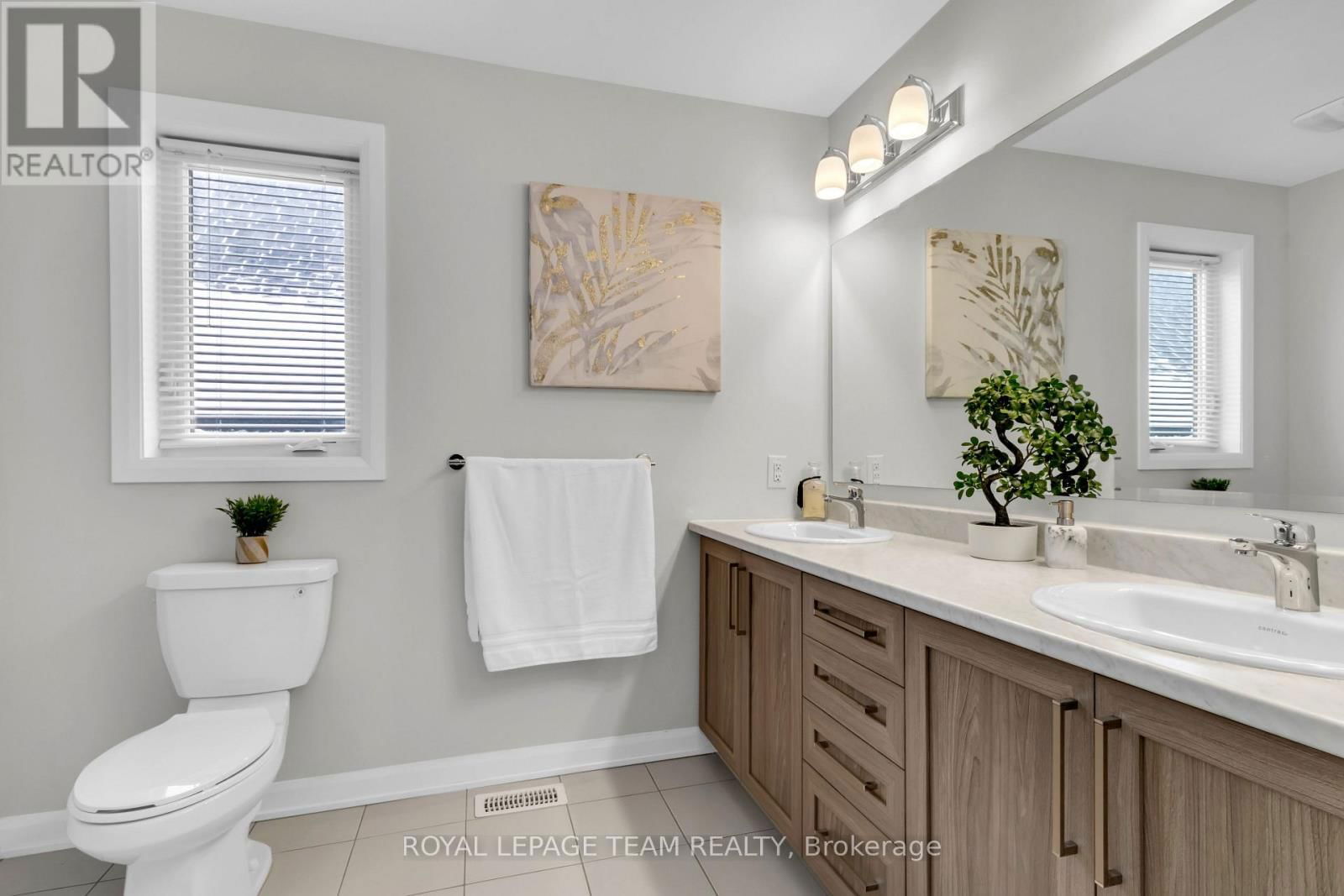 304 CLOYNE CRESCENT Image 30