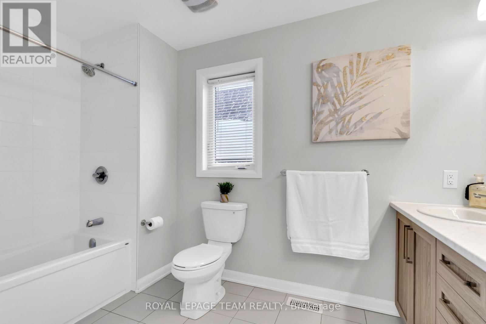 304 CLOYNE CRESCENT Image 31