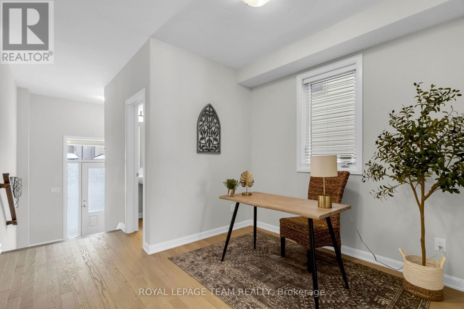 304 CLOYNE CRESCENT Image 7