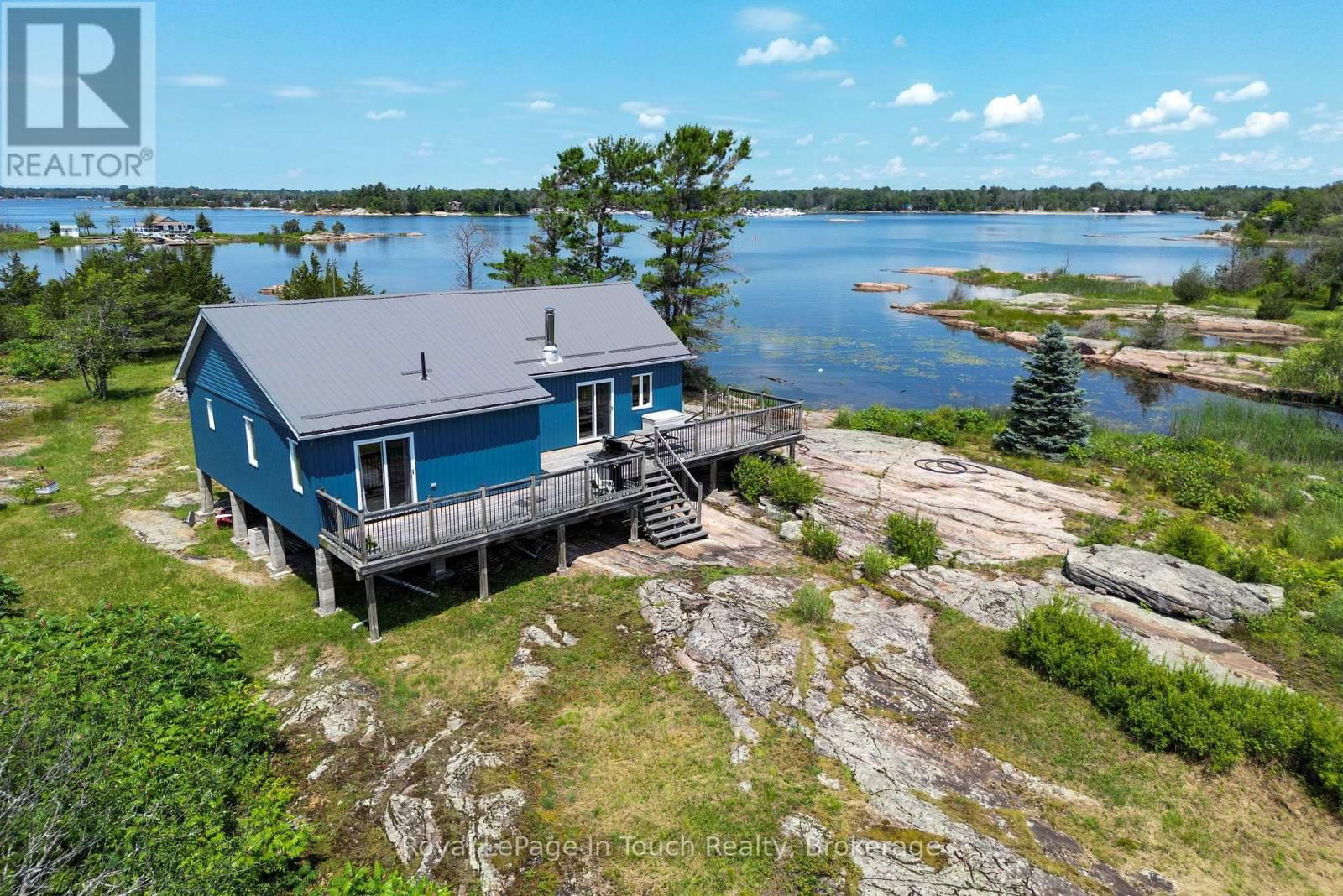4 ISLAND 470 Image 1