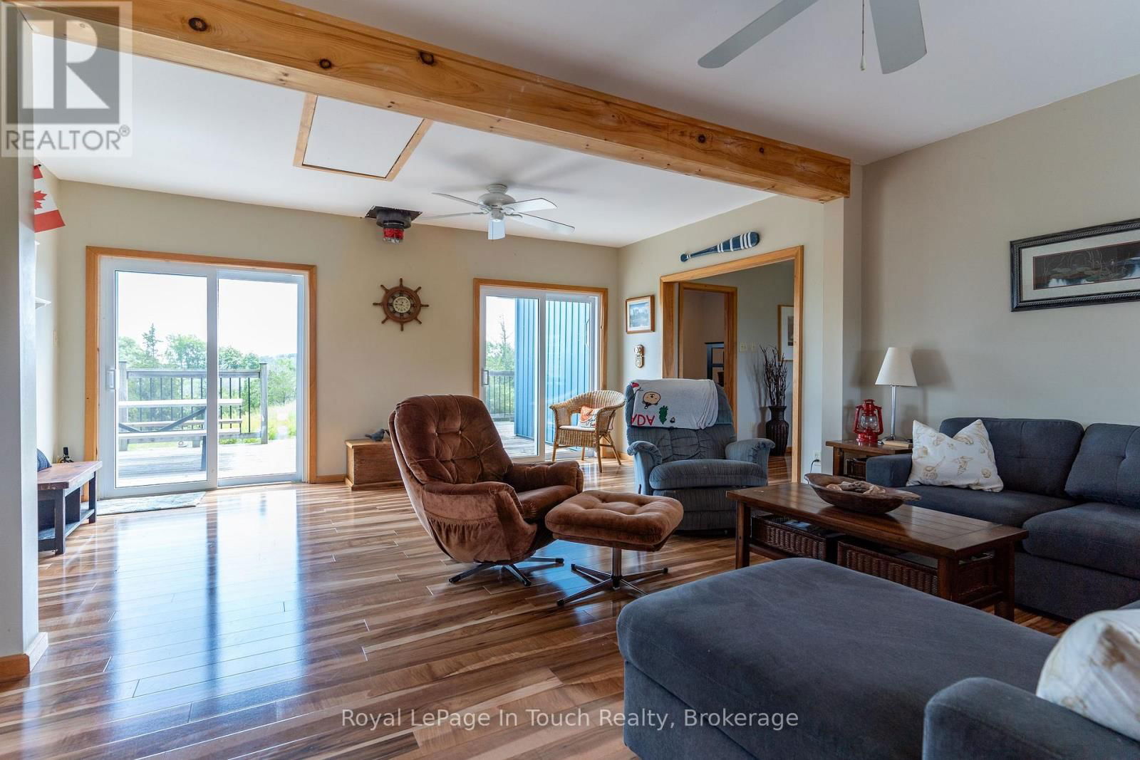 4 ISLAND 470 Image 10