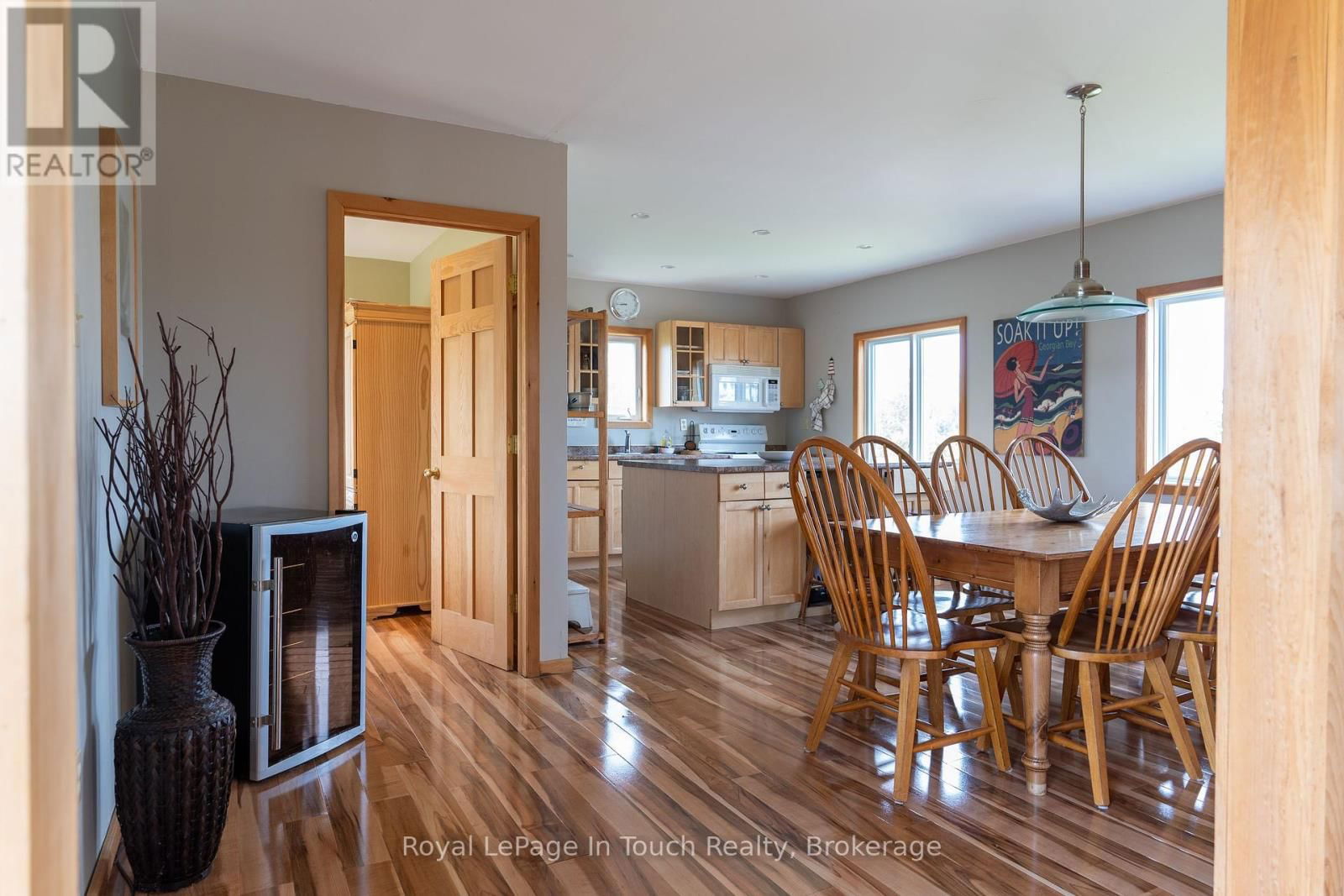 4 ISLAND 470 Image 13