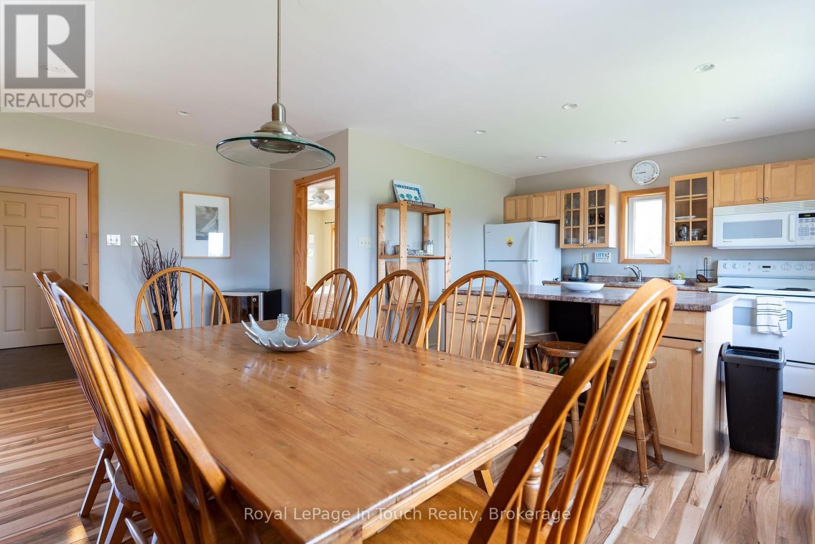 4 ISLAND 470 Image 16