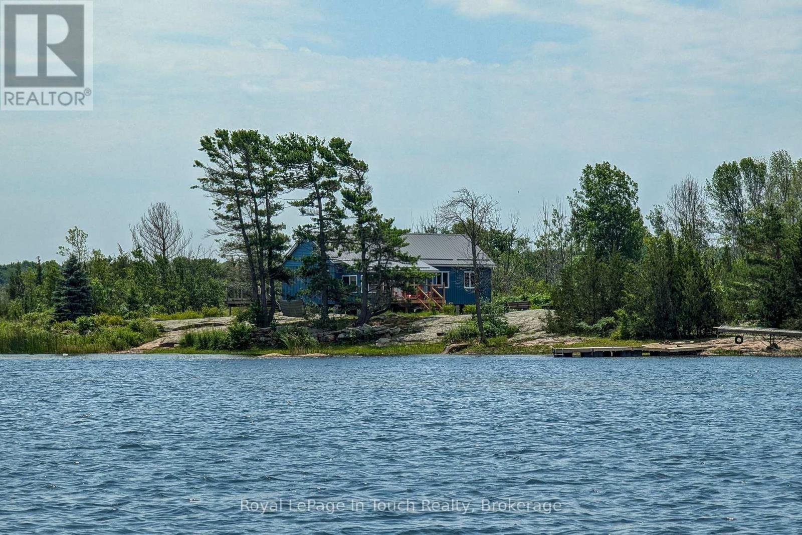 4 ISLAND 470 Image 2
