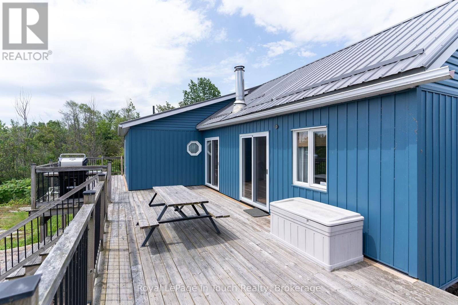 4 ISLAND 470 Image 24