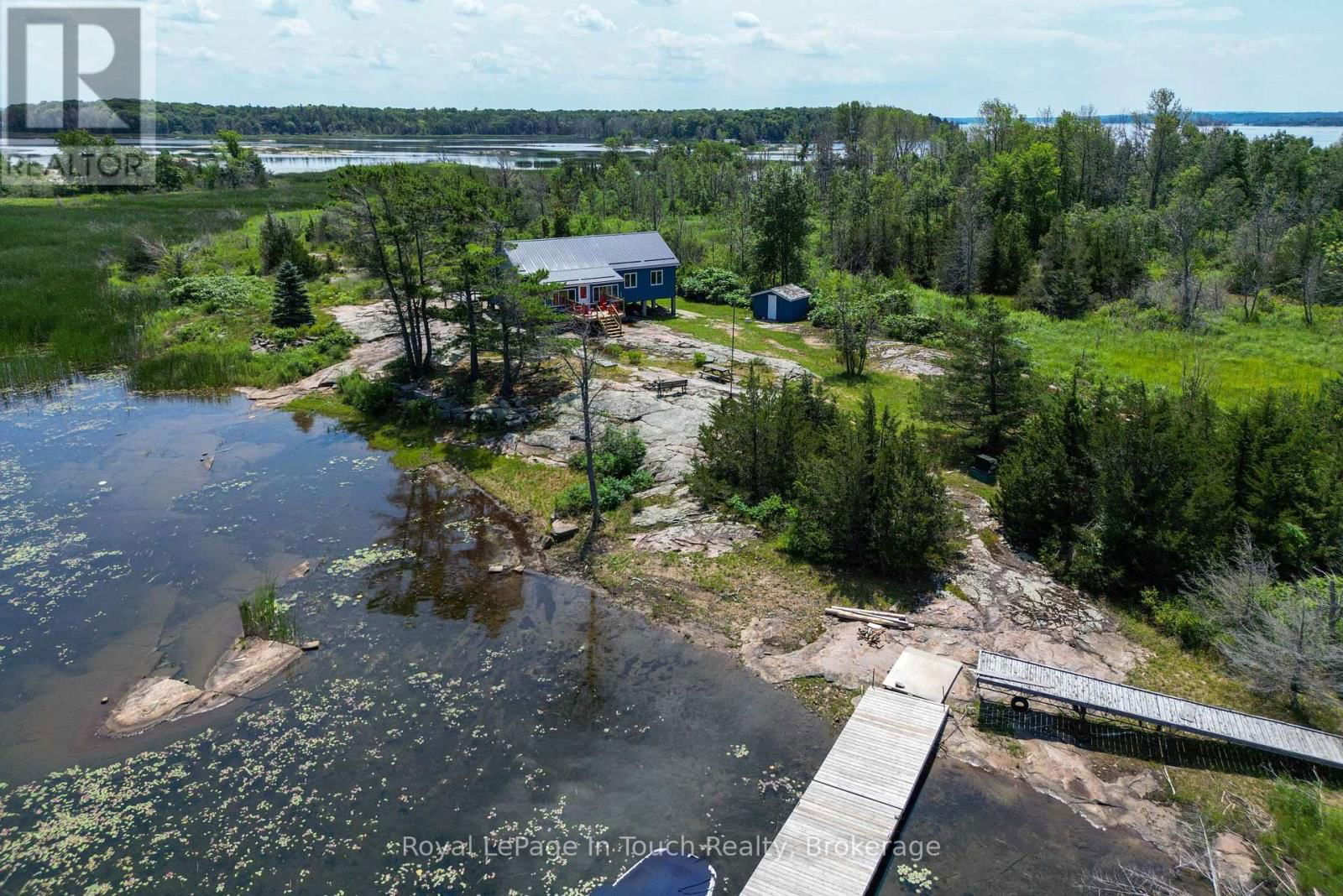 4 ISLAND 470 Image 6