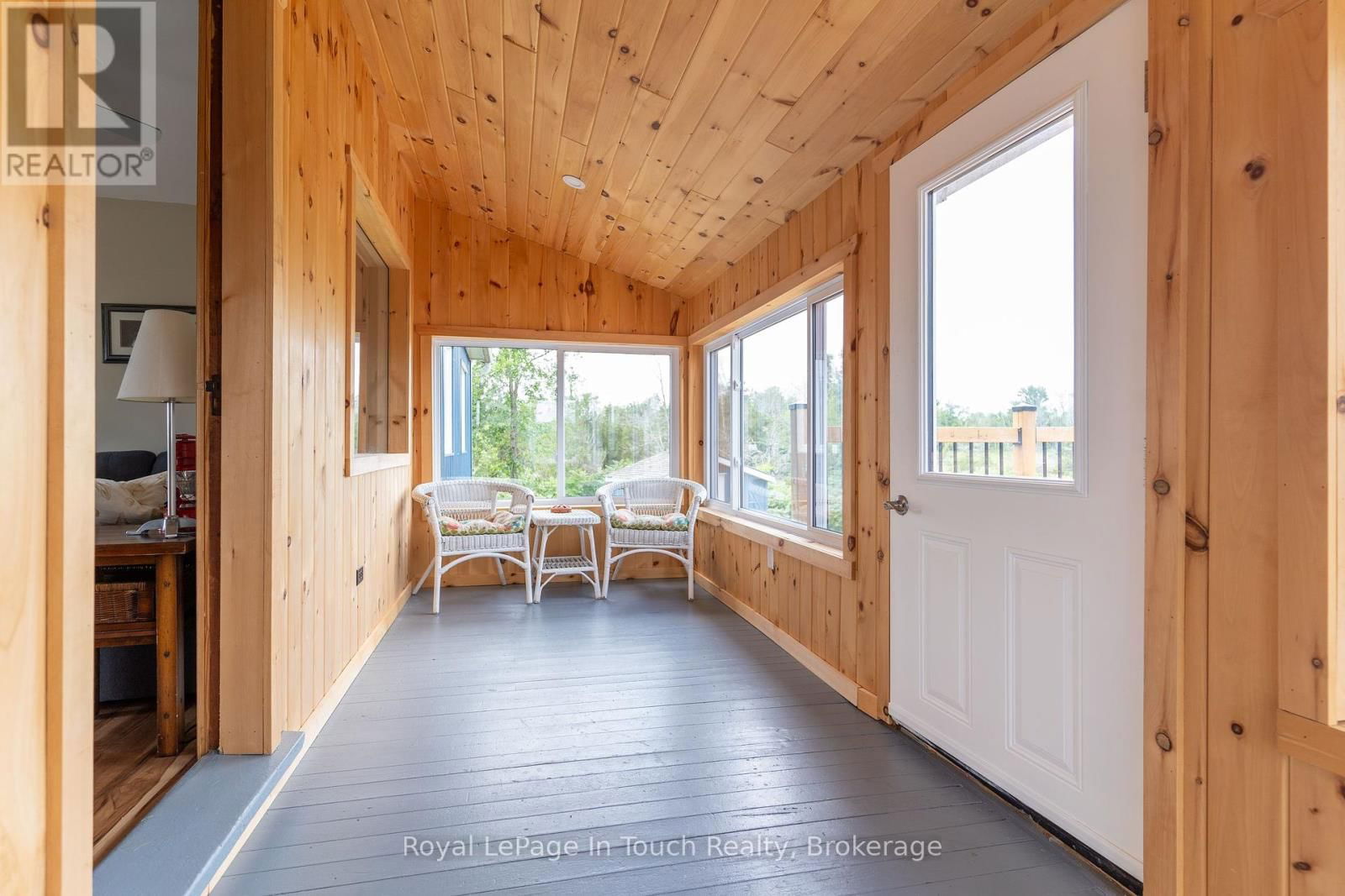 4 ISLAND 470 Image 9