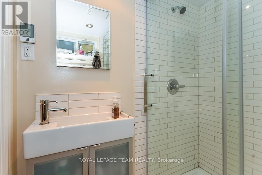 1268 HENRY FARM DRIVE WEST Image 23