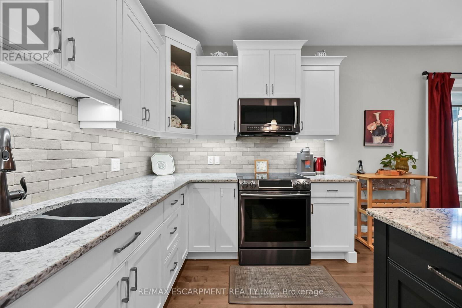 156 ST. MICHAELS STREET Image 8
