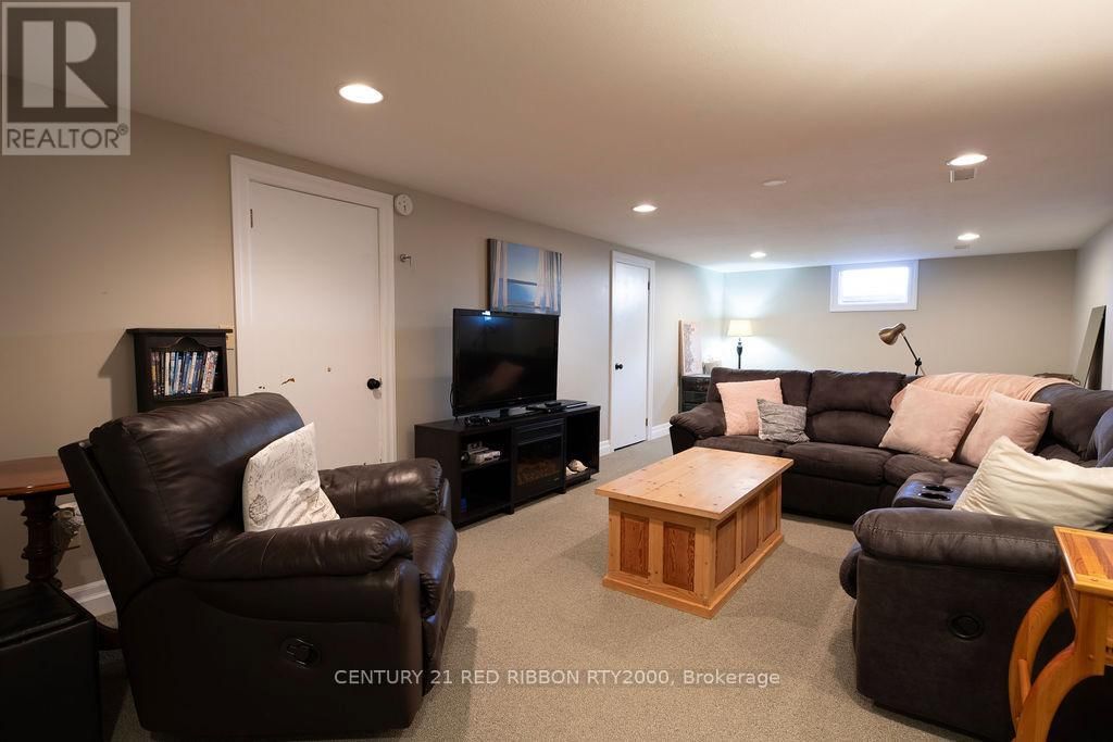 218 RIVERVIEW DRIVE Image 24